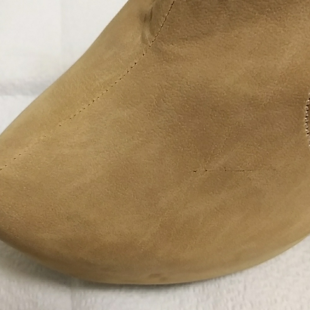 Shoes - Picture 7 of 8
